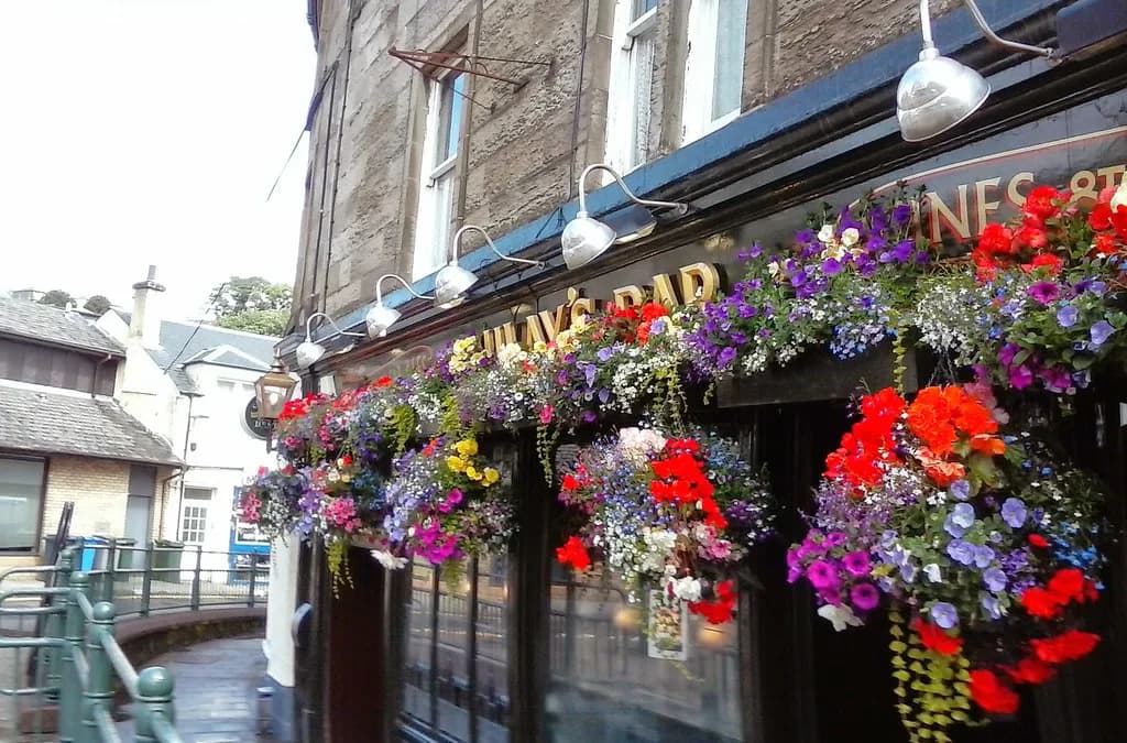 Beer Gardens in Fort William: Pubs with Outdoor Seating