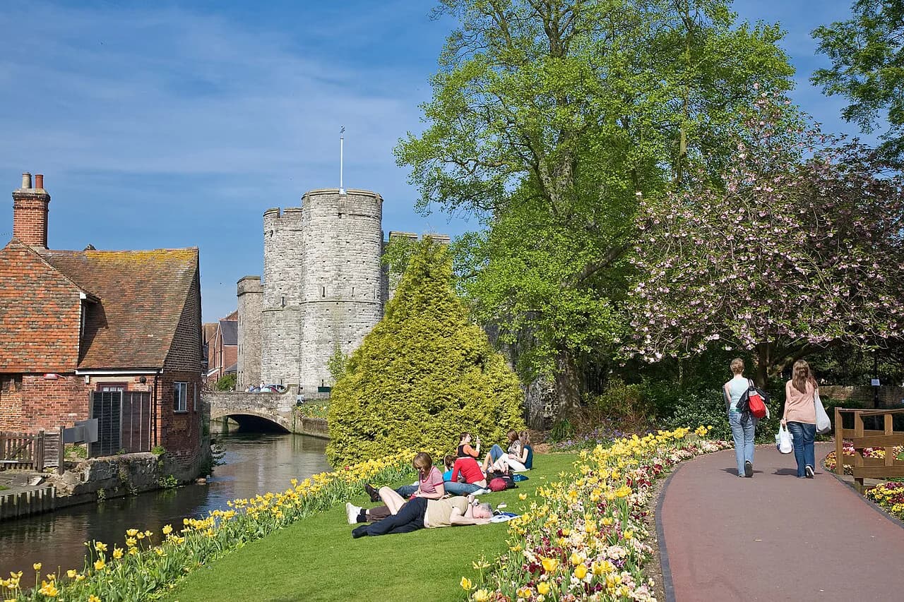 Best Pubs in Canterbury: Where to Drink and Eat