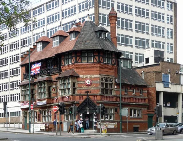 Best Pubs in Nottingham: Historic Inns, Real Ale and Roasts