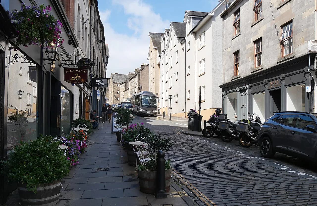 Best Pubs in Stirling: Where to Drink, Eat and Unwind
