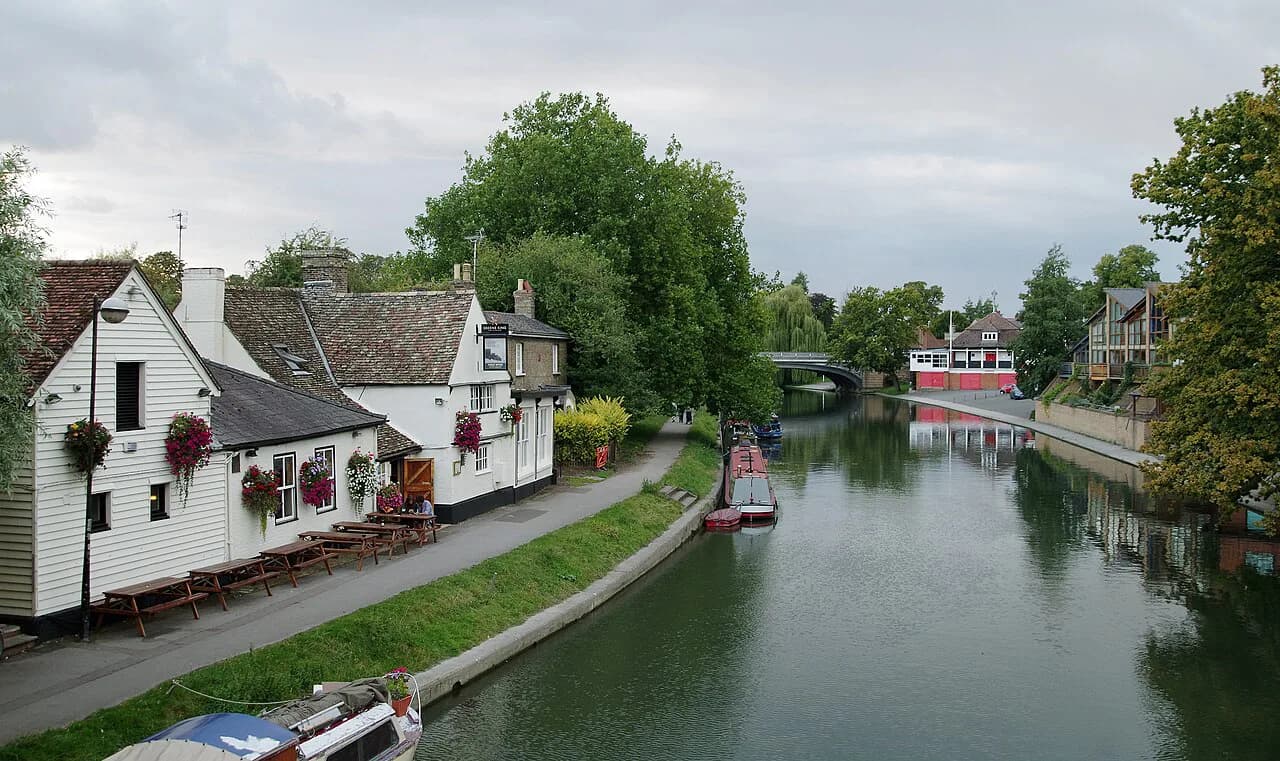 Fort St George, Cambridge: Riverside Pub on Midsummer Common