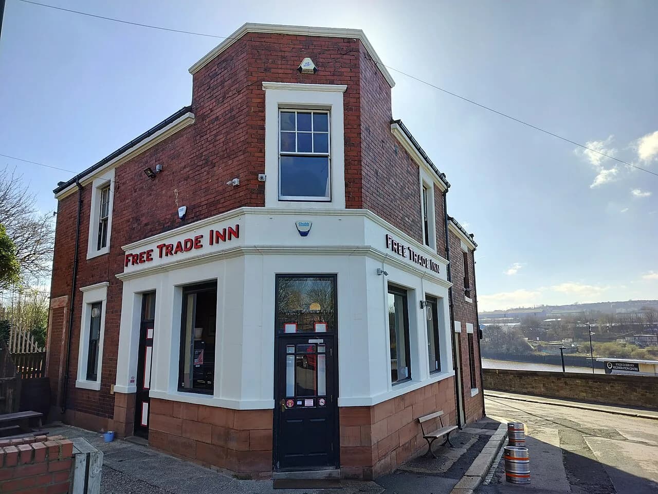 Free Trade Inn, Newcastle: Ouseburn Pub With a View