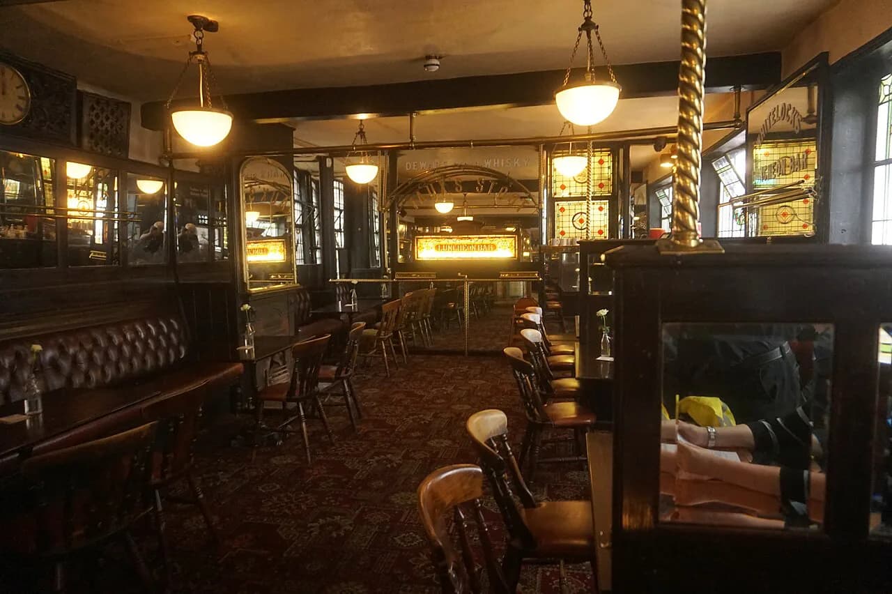 Oldest Pub in Leeds: Whitelock's and Historic Pubs