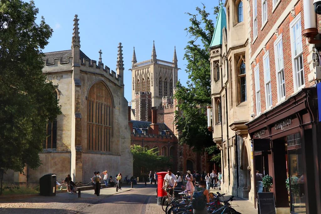 Sunday Roast in Cambridge: Pubs Worth Booking