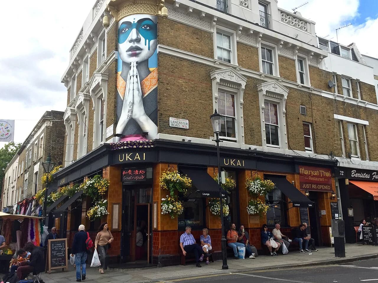 What Is a Gastropub? What to Expect and What to Order