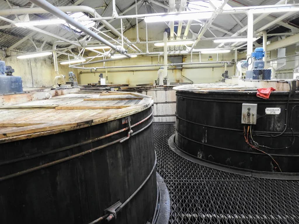 Whisky in Kirkwall: Highland Park Store or Orkney Distillery