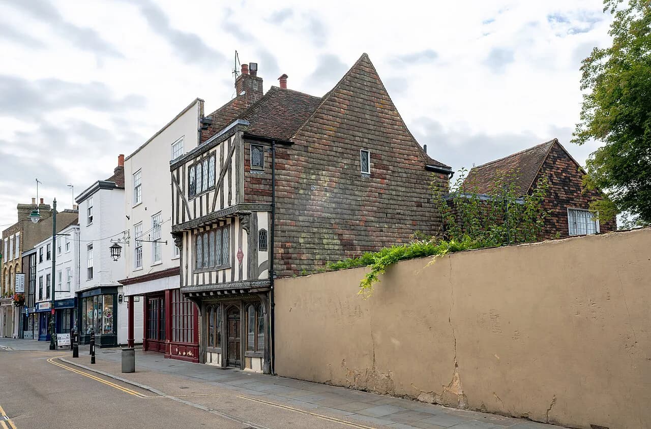 Indian Restaurants in Canterbury: Curry Houses Worth Booking