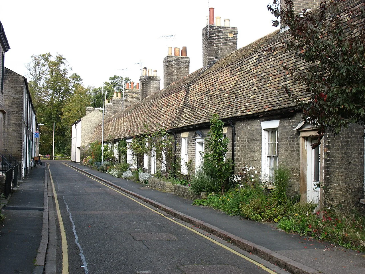 Cottages on Orchard Street, Cambridge.