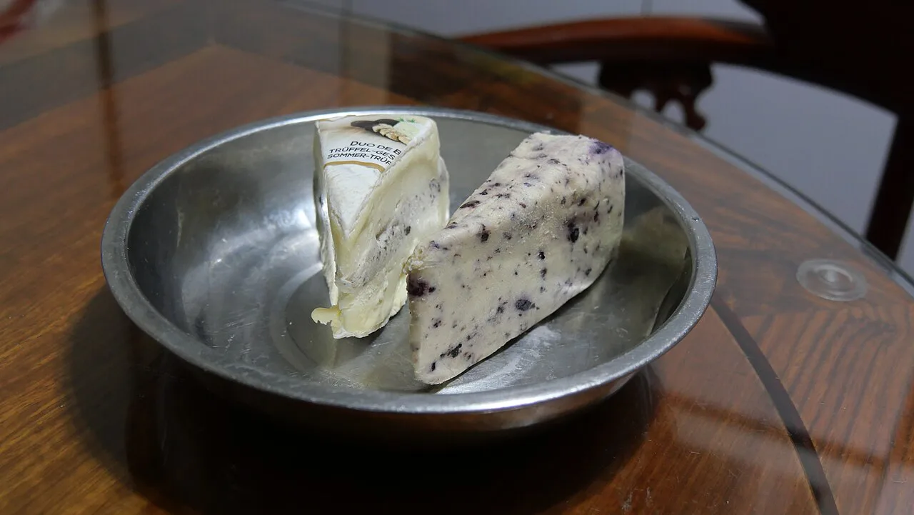Truffle brie and English blueberry Stilton on a plate.