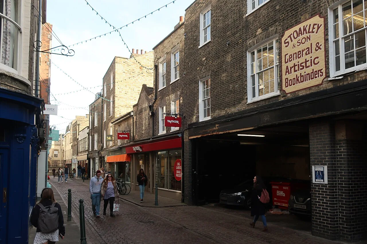 The narrow, shop-lined Green Street, Cambridge.