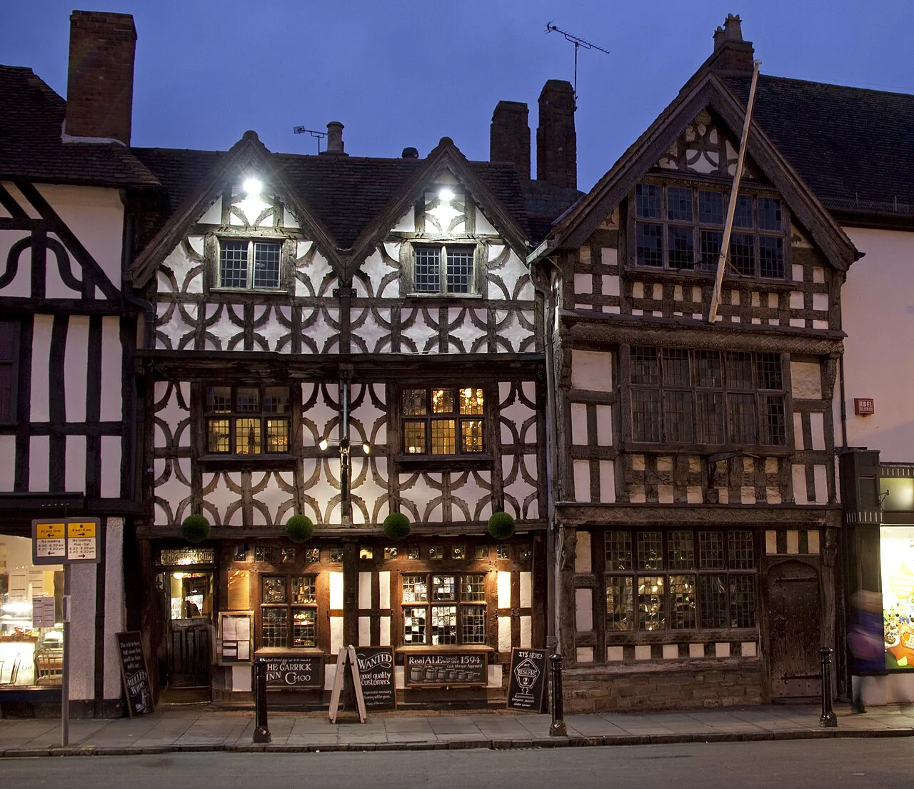 The timber-framed Garrick Inn and Harvard House on the High Street, Stratford-upon-Avon.