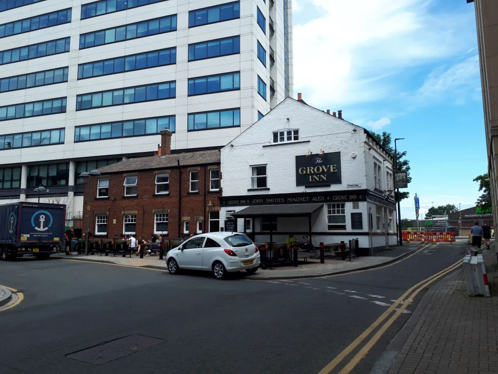 The Grove Inn on Back Row among modern offices in Leeds.