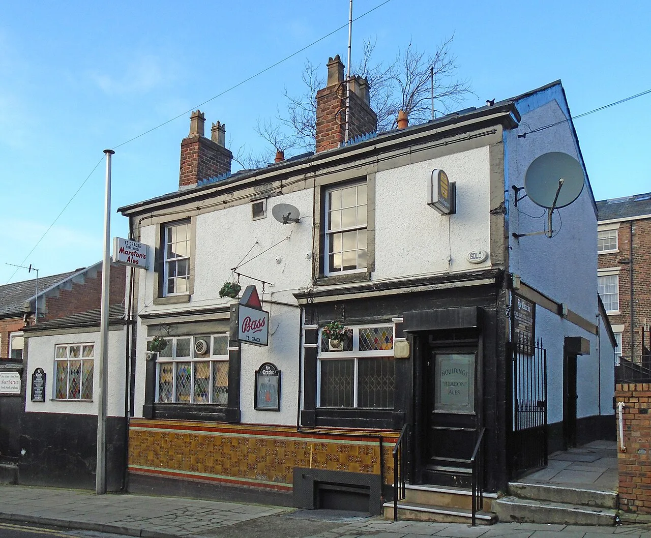 Ye Cracke pub on a sunny day in Liverpool.